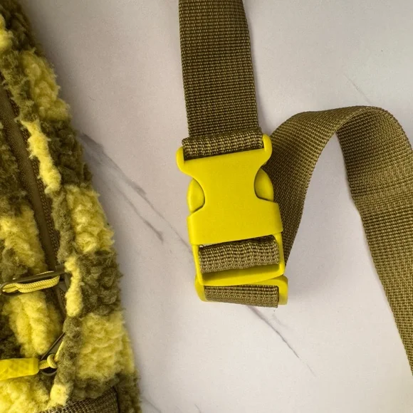 No Boundaries Green Checkered Sling Bag - Picture 4 of 8